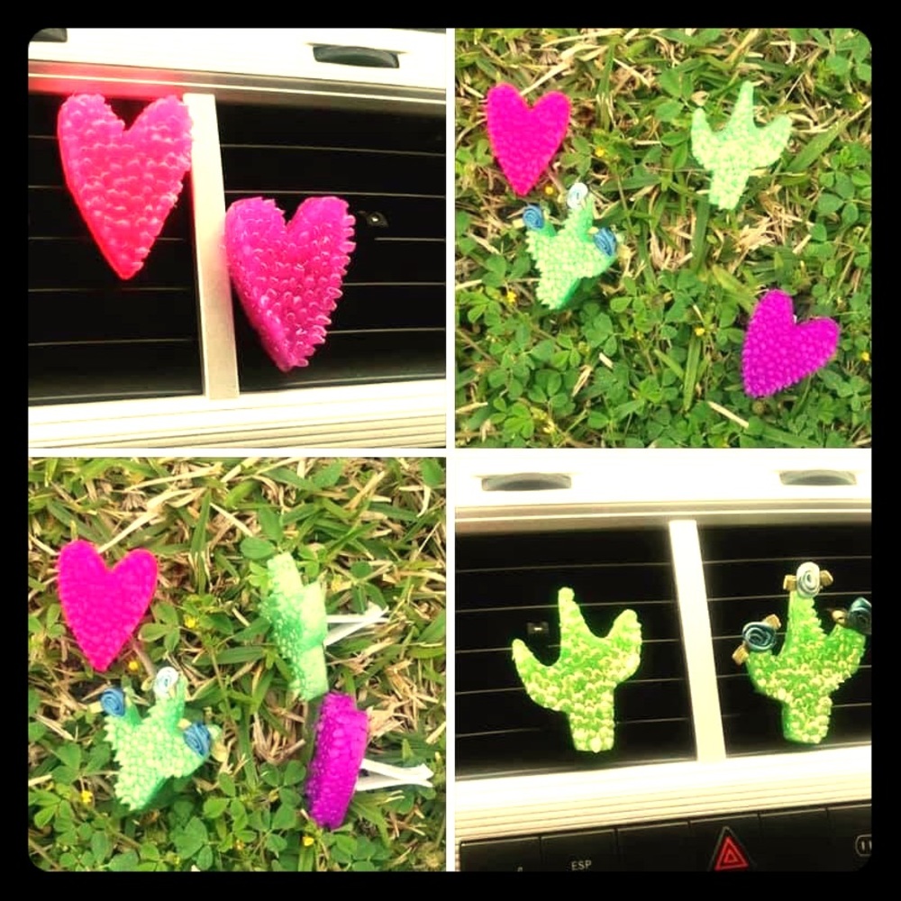 These are car air vent freshener’s.